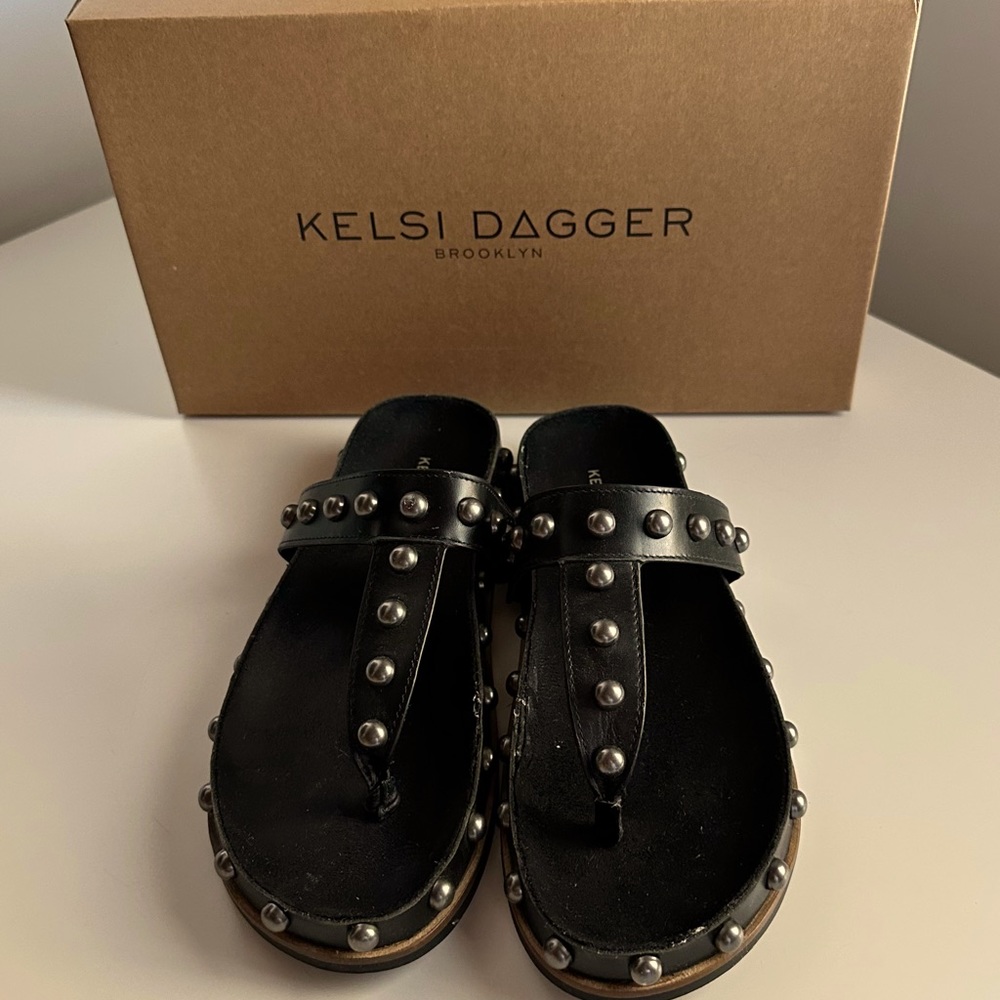 Kelsy Daggar Brooklyn leather sandals!